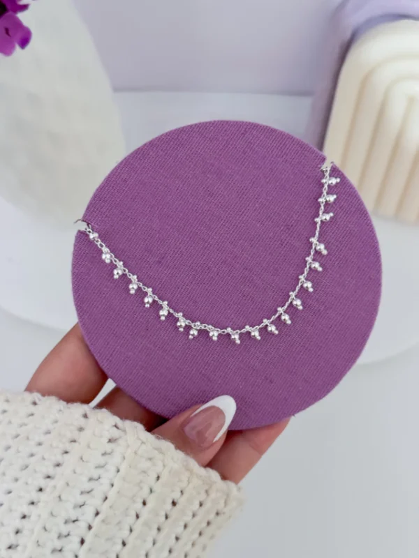 Chocker bolinhas penduradas