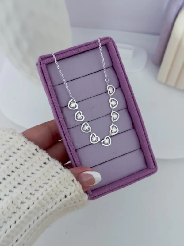 Chocker corações detalhados