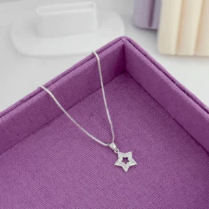 Colar estrela cravejada